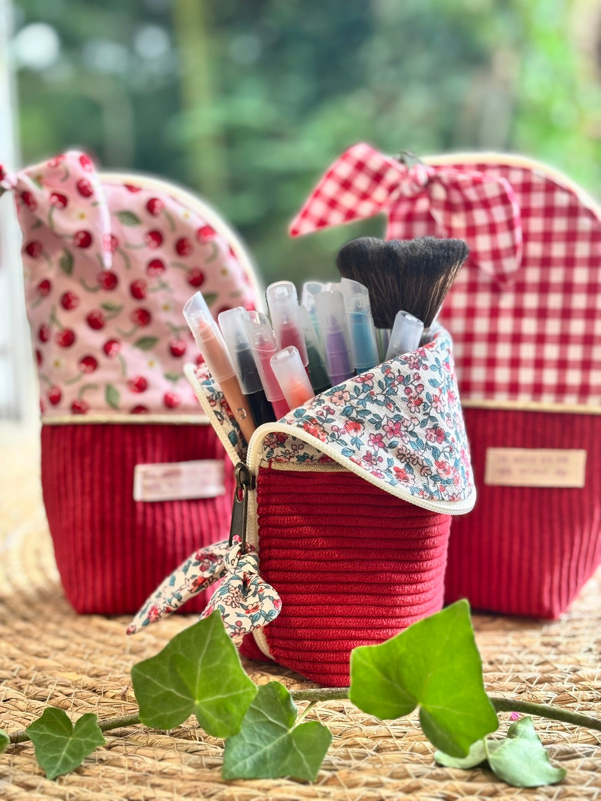 Trousse pot a crayon ou maquillage qui tient debout toute seule