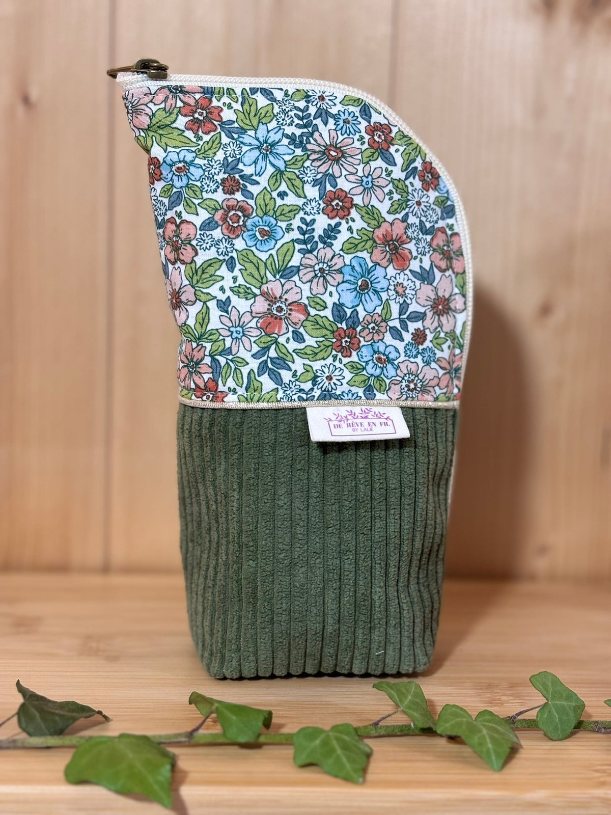 Trousse pot velours côtelé Kaki pensée - En Stock De Rêve en Fil By Lalie