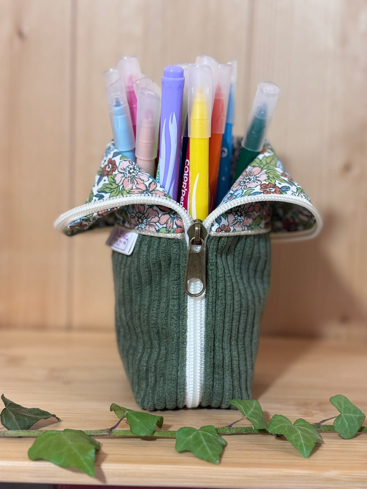 Trousse pot velours côtelé Kaki pensée - En Stock De Rêve en Fil By Lalie