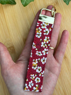Porte‑clé dragonne multi‑usage - Fleurs rouge De Rêve en Fil By Lalie