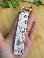 Porte‑clé dragonne multi‑usage - Fleurette De Rêve en Fil By Lalie