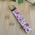 Porte‑clé dragonne multi‑usage - Pivoine De Rêve en Fil By Lalie