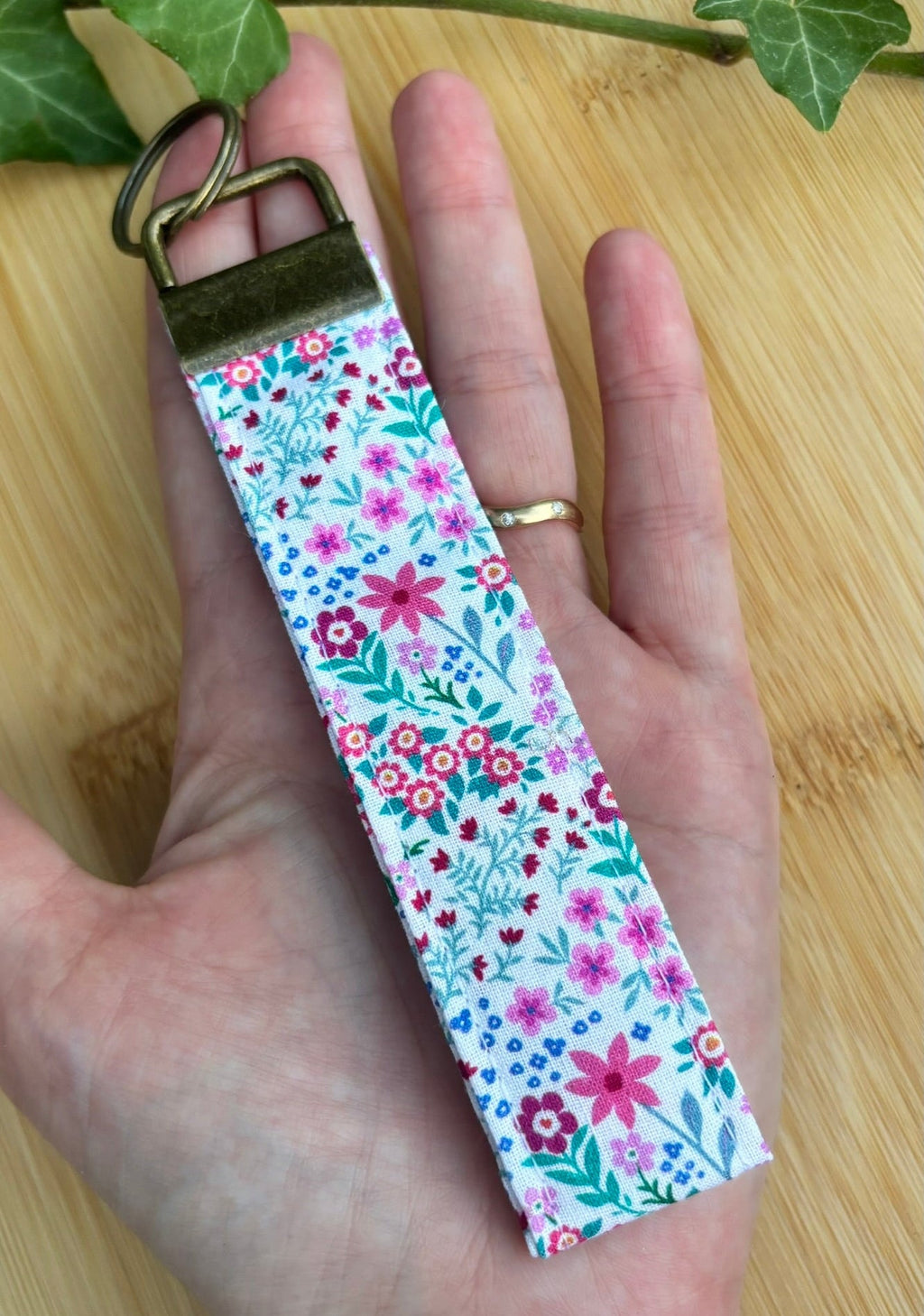 Porte‑clé dragonne multi‑usage - Bleu De Rêve en Fil By Lalie