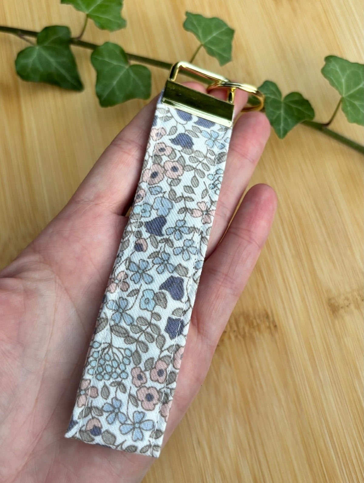 Porte‑clé dragonne multi‑usage - Liberty De Rêve en Fil By Lalie