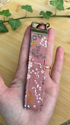 Porte‑clé dragonne multi‑usage - Marron De Rêve en Fil By Lalie