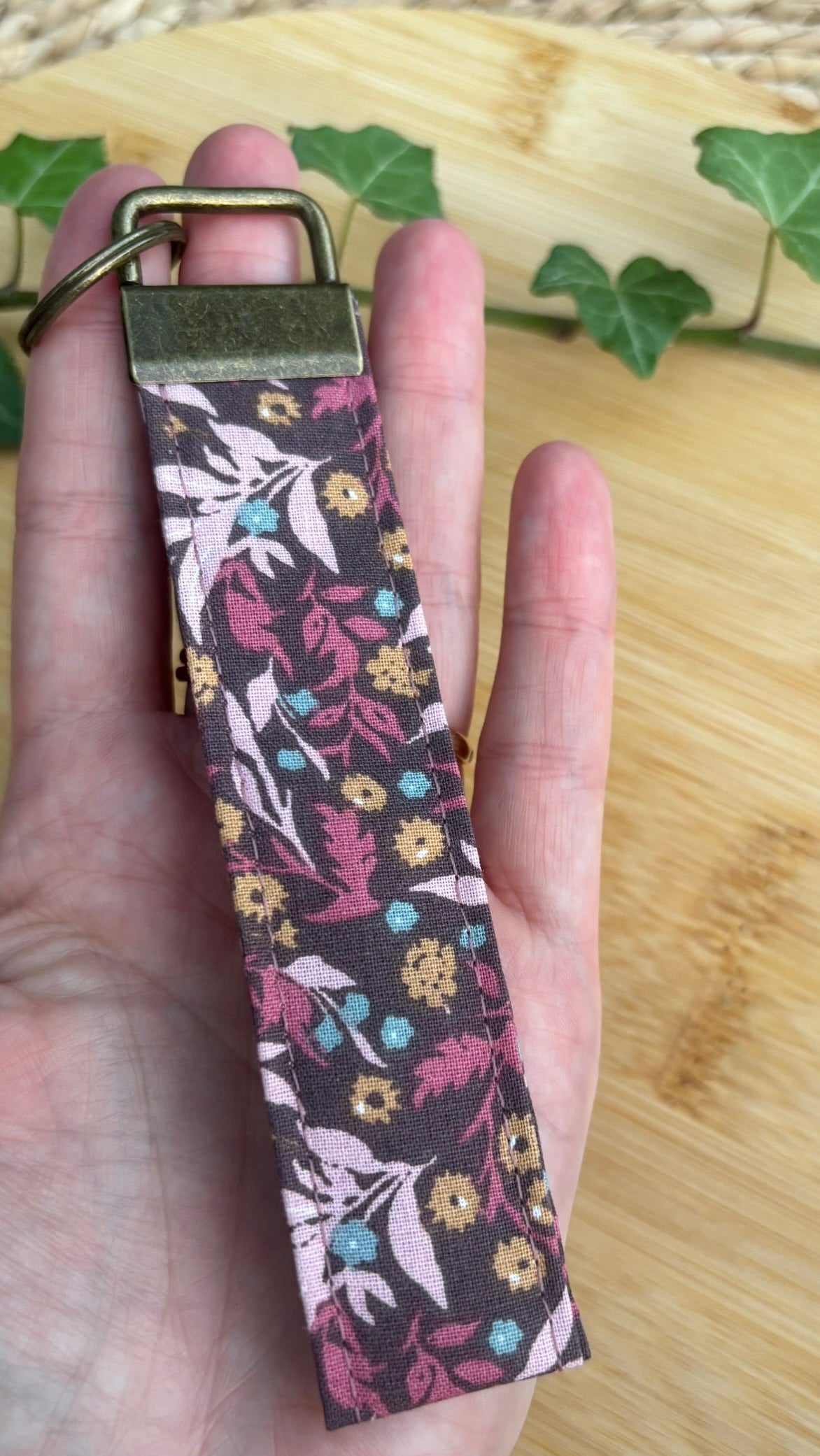 Porte‑clé dragonne multi‑usage - Violet De Rêve en Fil By Lalie