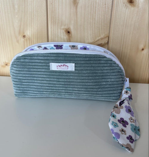Mini trousse à maquillage "Vert sauge"en velours côtelé De Rêve en Fil By Lalie